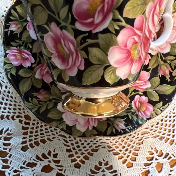 Royal Albert Fine Bone China Rambler Rose Tea Cup and Saucer - Picture 5 of 9